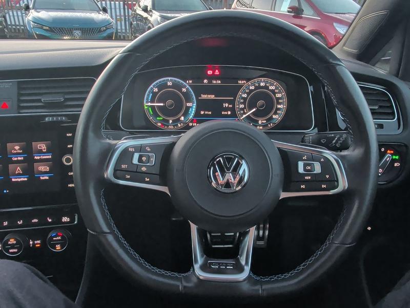 Used Volkswagen Golf NV20MSU 32