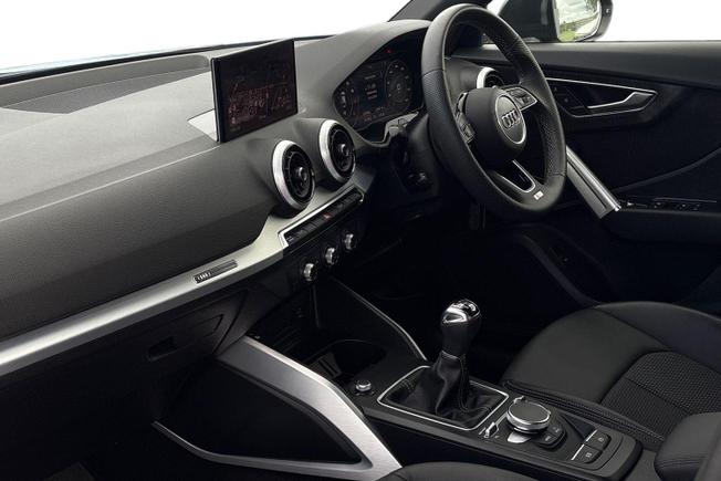 AUDI Q2 Photo 2
