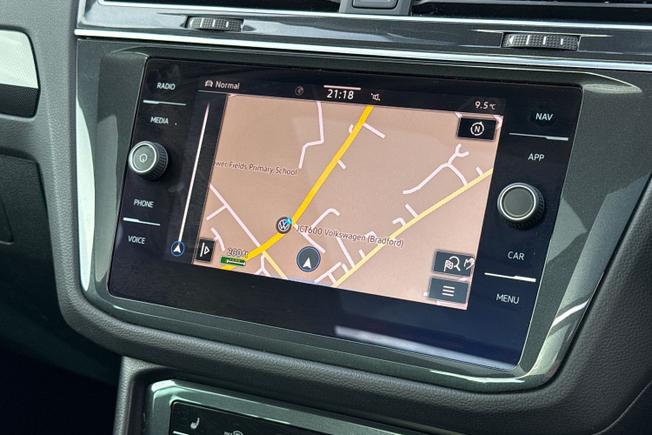 VOLKSWAGEN Tiguan Photo 14