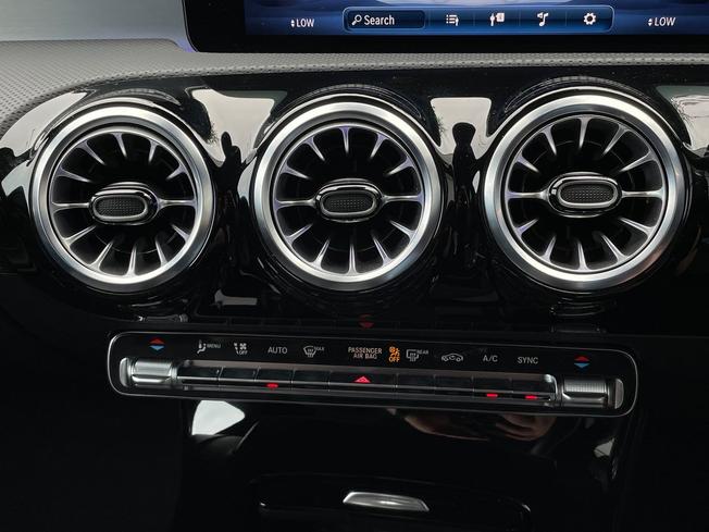 MERCEDES-BENZ CLA Photo 48