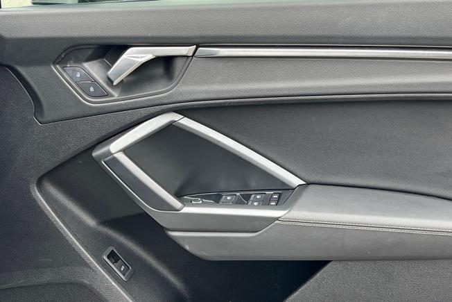 AUDI Q3 Photo 40