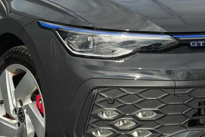 VOLKSWAGEN Golf Photo 19
