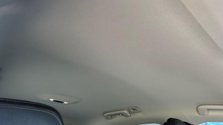 Used Volvo V40 WG19JFX 17