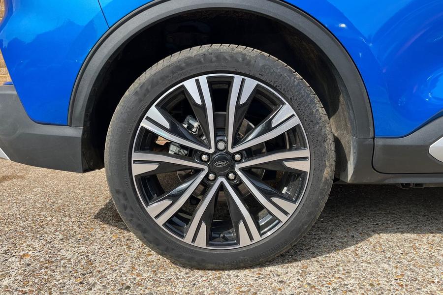 Ford KUGA Photo autoimg-b49e44906c1ca632608fca2c73cd7c9e21f30954.jpg