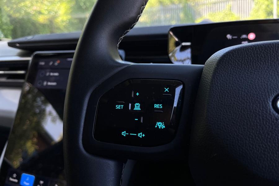 Ford Explorer Photo autoimg-b49ec51f4ad055025ceb4d15b287d7364efabed0.jpg