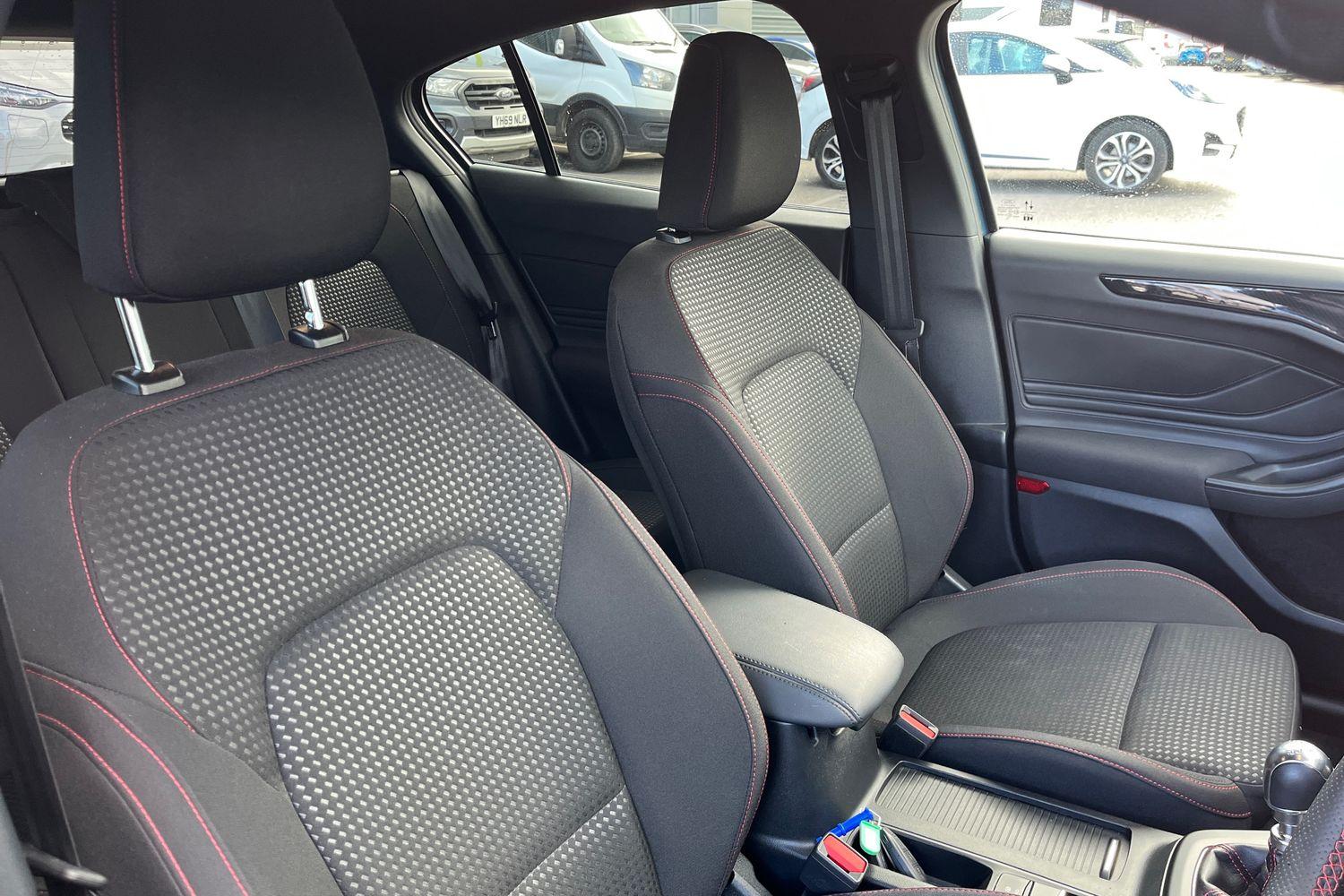 Ford FOCUS Photo 16