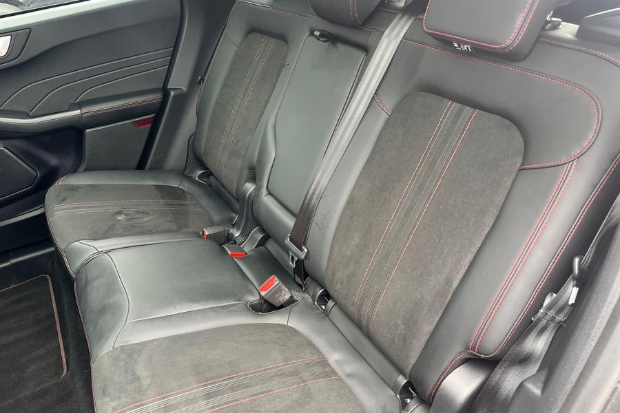 Ford Kuga Photo autoimg-b4ab785510ed564a4b41b729df1a768c93d0e8af.jpg