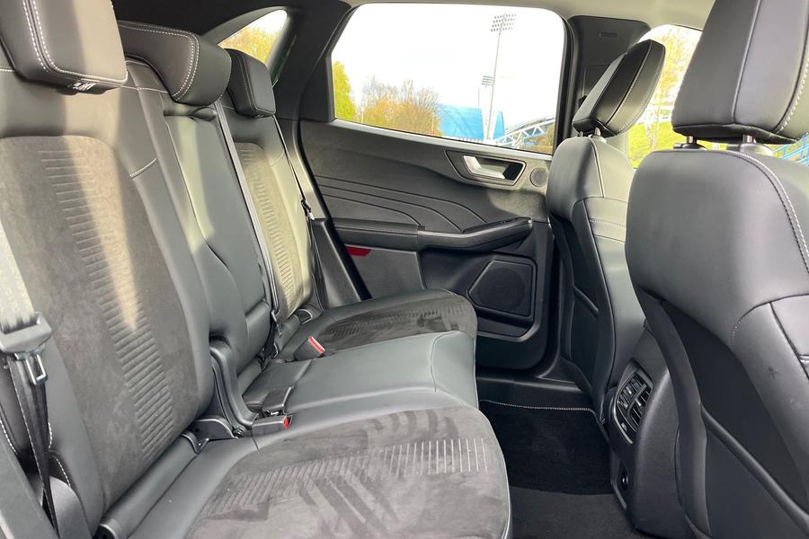 Ford KUGA Photo autoimg-b4b528326aa38881f8d19d86288554300c2cd28b.jpg