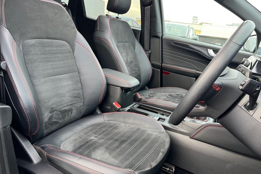 Ford Kuga Photo autoimg-b4bdb3fcef2366f65658239cffff77875505e9ed.jpg