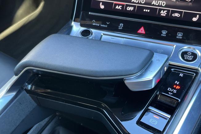 AUDI Q8 E-Tron Photo 30