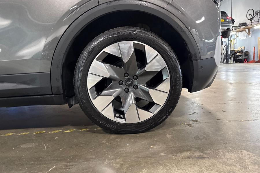 Ford Explorer Photo autoimg-b4c289dbd30aaa367fbde2c1e0d87dd3b4be0df6.jpg