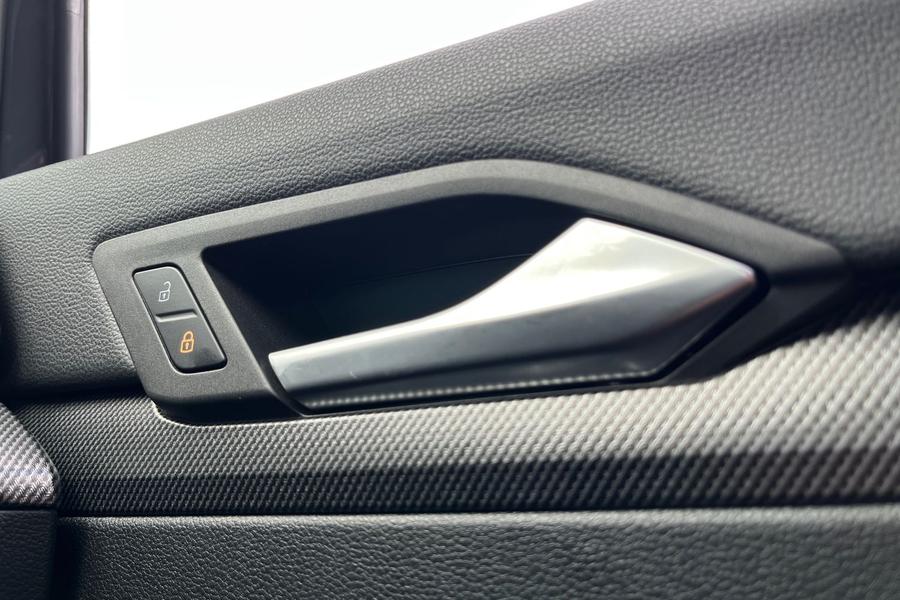 Volkswagen Golf Photo autoimg-b4c4ff5a1d6cb606e5b1491a51109928fbec4498.jpg