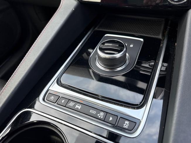 JAGUAR F-Pace Photo 34