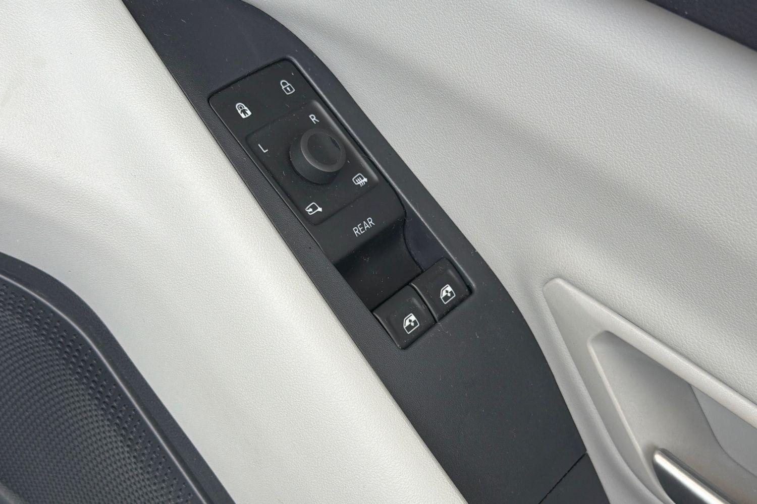 Ford Explorer Photo 15