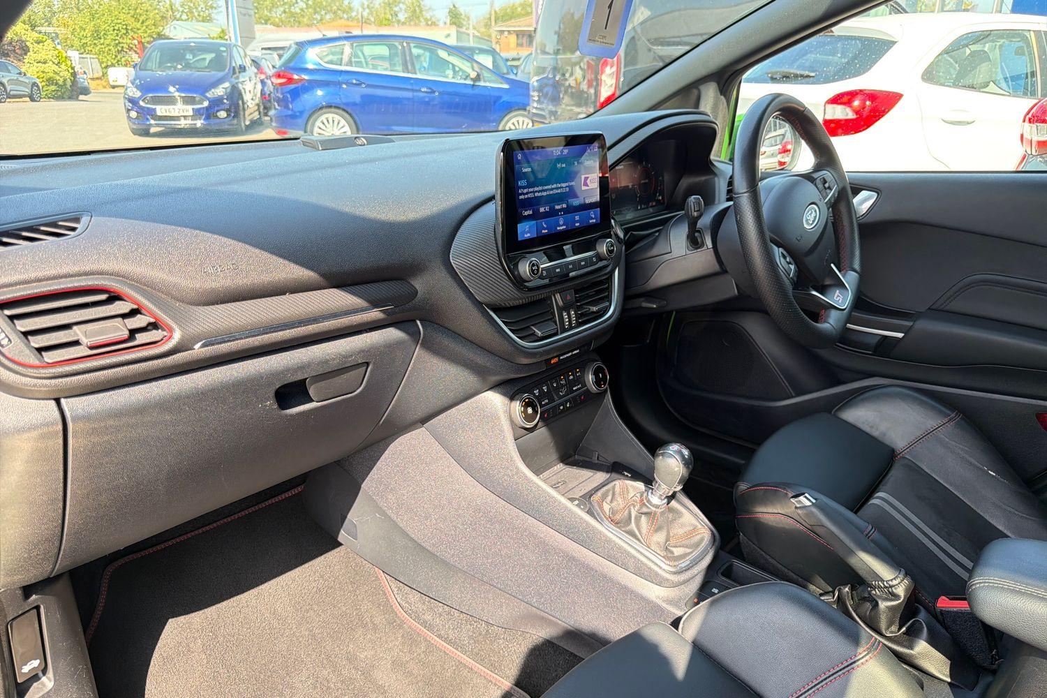 Ford FIESTA Photo 17