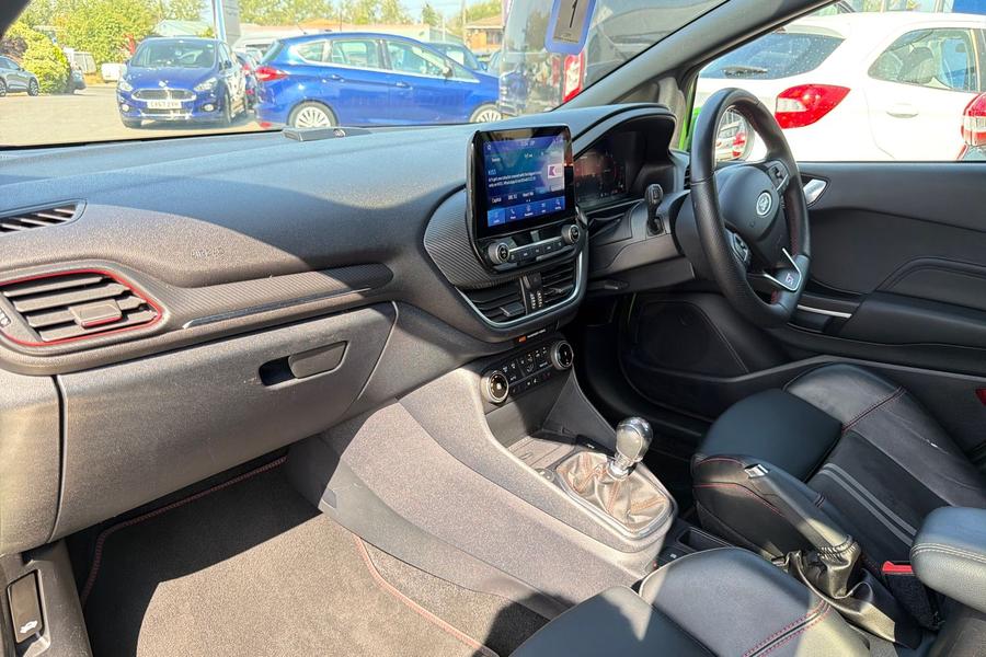 Ford FIESTA Photo autoimg-b4d9207a2b74b80e2d2c6035ab075db7474833e5.jpg