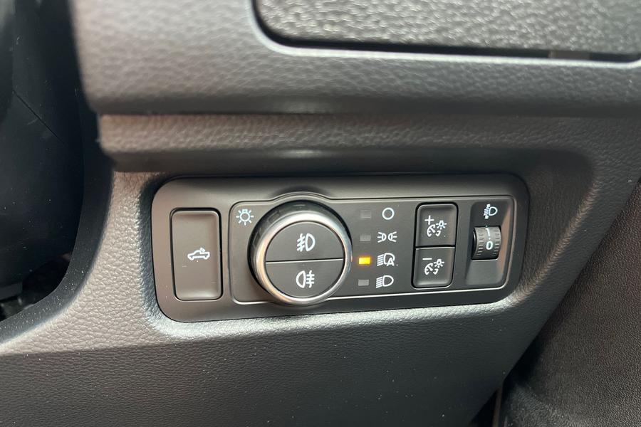 Ford RANGER Photo autoimg-b4de84f7279f25f3f9b4cddf8c0eef4597e6825e.jpg