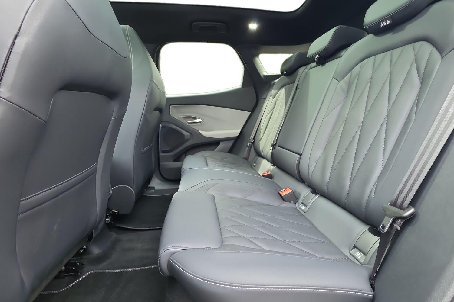 Ford Explorer Photo 10