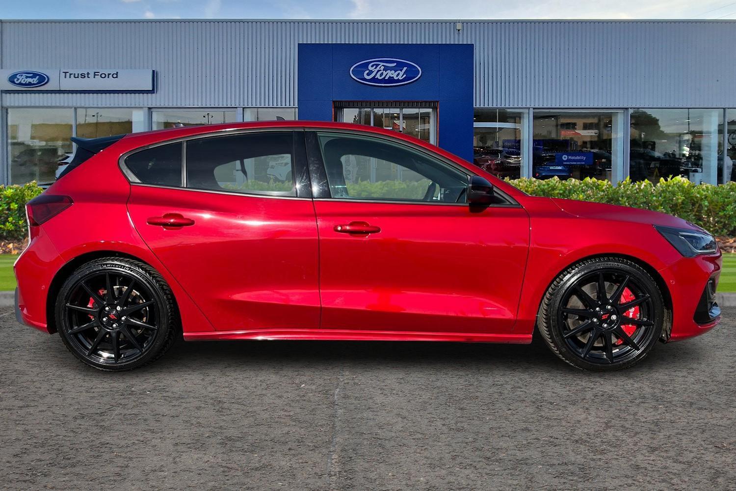 Ford Focus Photo 2