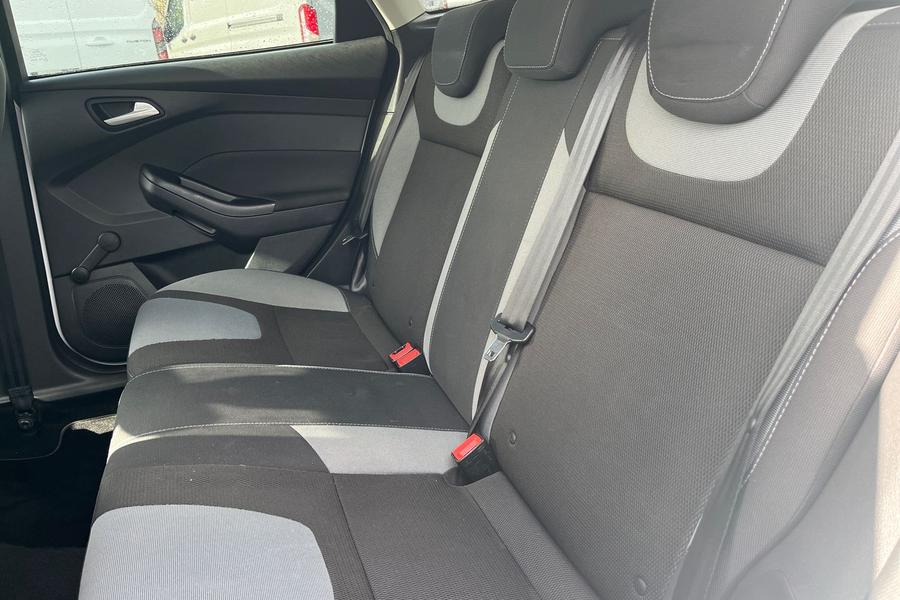 Ford FOCUS Photo autoimg-b4ef6dae6c69e241b6c55d638d2f23753773259e.jpg