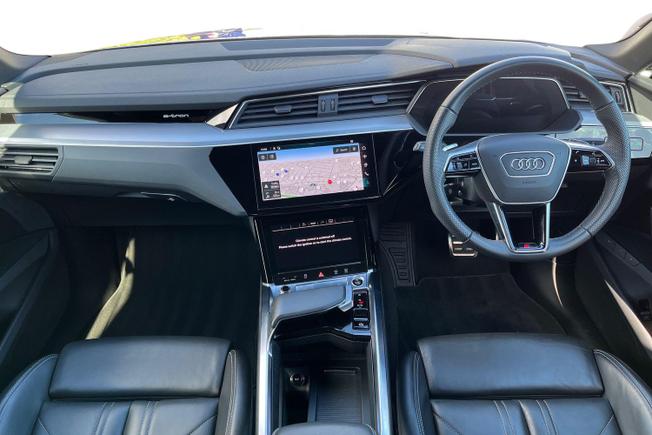 AUDI Q8 E-Tron Photo 10