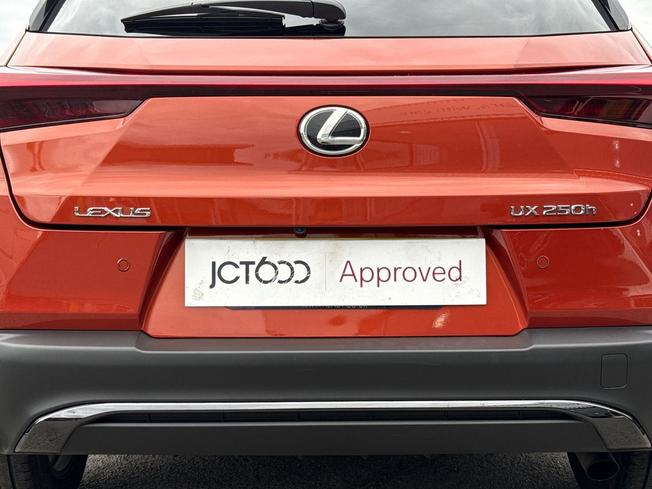 LEXUS Ux Photo 34