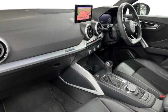 AUDI Q2 Photo 2