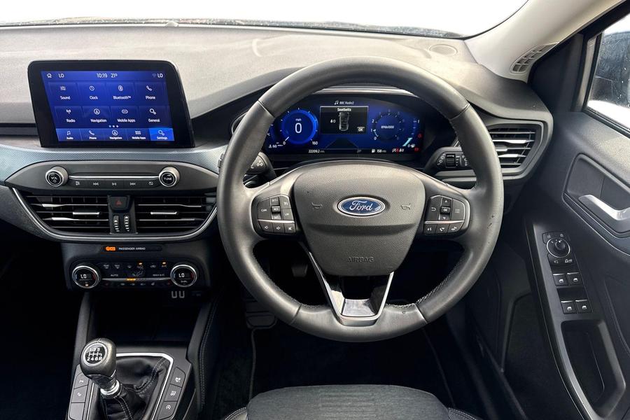 Ford FOCUS Photo autoimg-b4fcc95cc4d296a1d9e7e1e460d11898349d1fa7.jpg