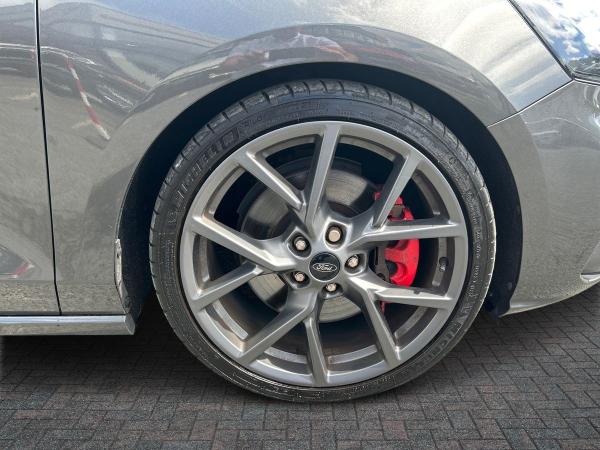 Ford Focus Photo autoimg-b4fe4116b0c171f38e6c4a3b2b5188e5e37e39f3.jpg