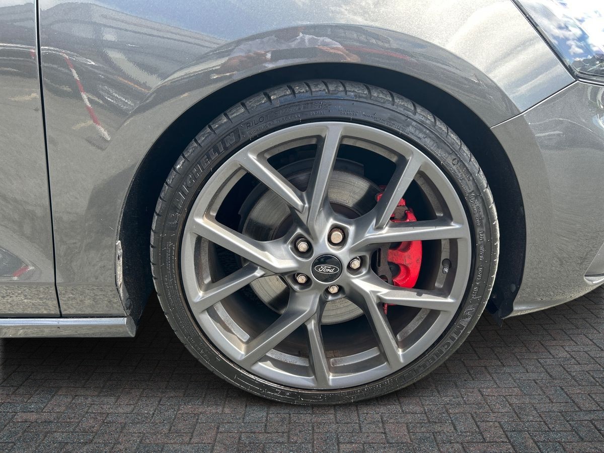Ford Focus Photo 7