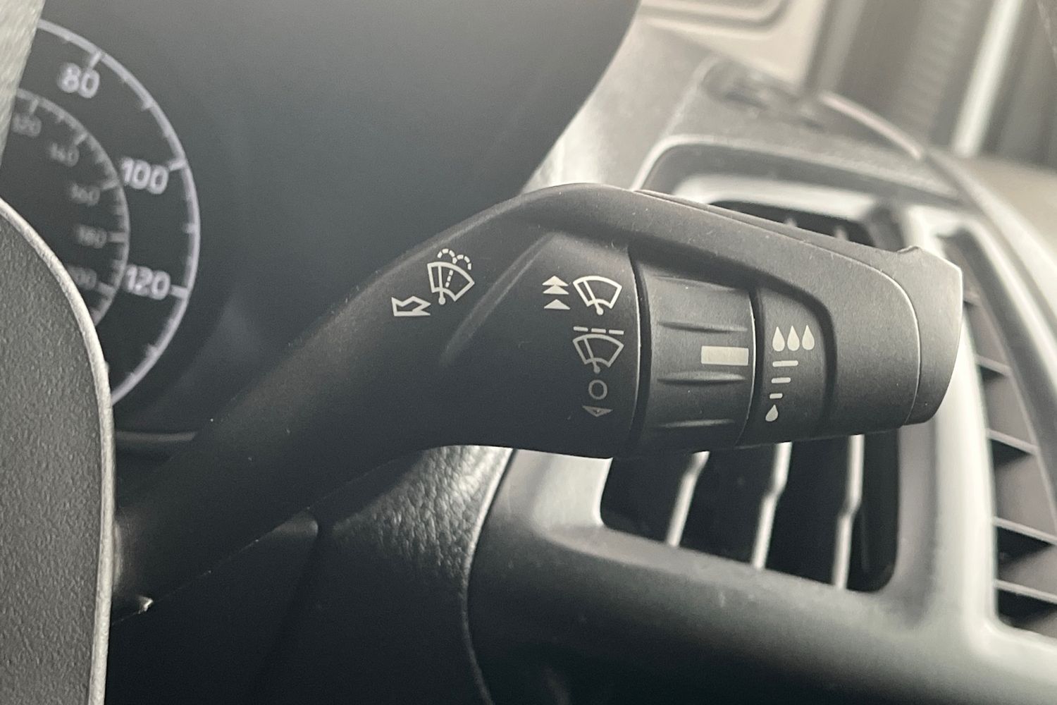 Ford TRANSIT CONNECT Photo 25