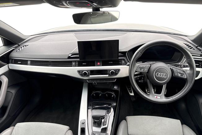 AUDI A4 Photo 10