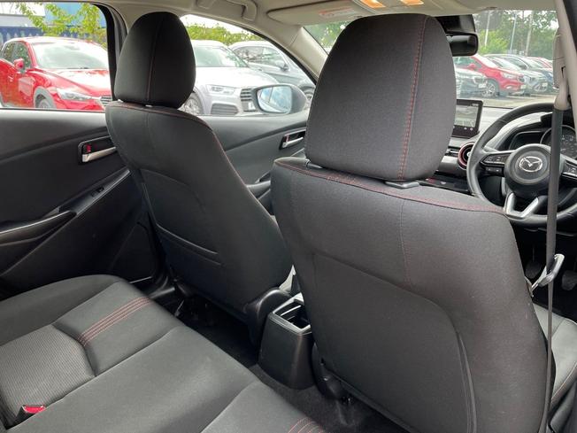 MAZDA Mazda2 Photo 28