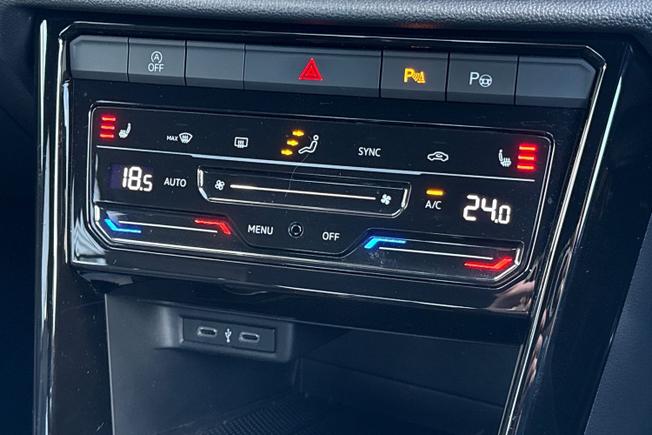 VOLKSWAGEN T-Roc Photo 23