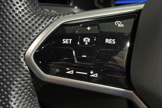 VOLKSWAGEN T-Roc Photo 16