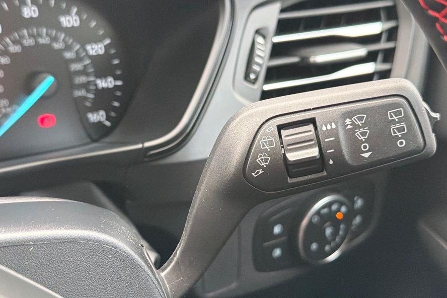 Ford FOCUS Photo autoimg-b51196e0a6106f3de1d44711295a715eb4f769a6.jpg