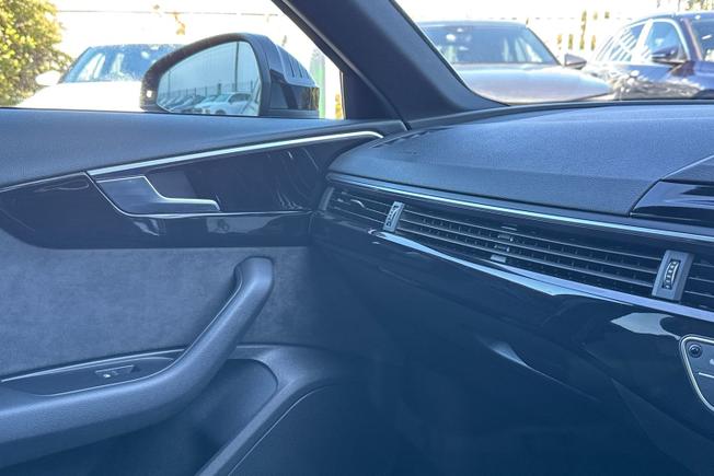 AUDI A4 Photo 36