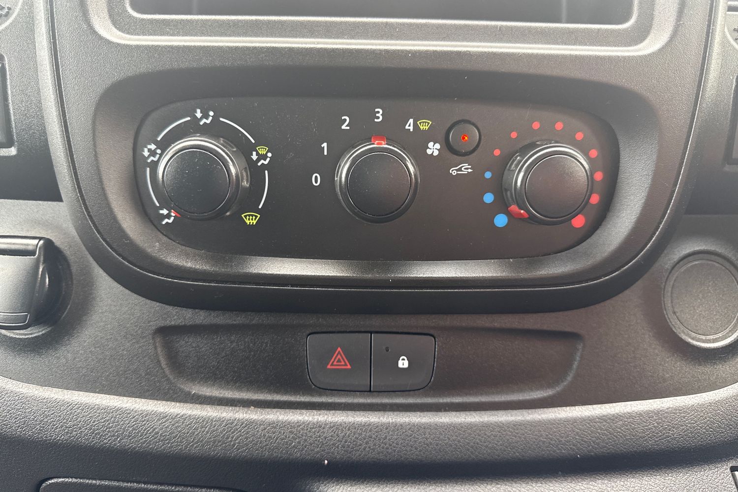 Renault TRAFIC Photo 28