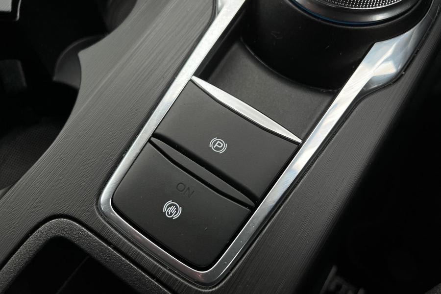Ford Kuga Photo autoimg-b51cb8be91bb5ace02e1f9202fe79af95bfd5ad6.jpg