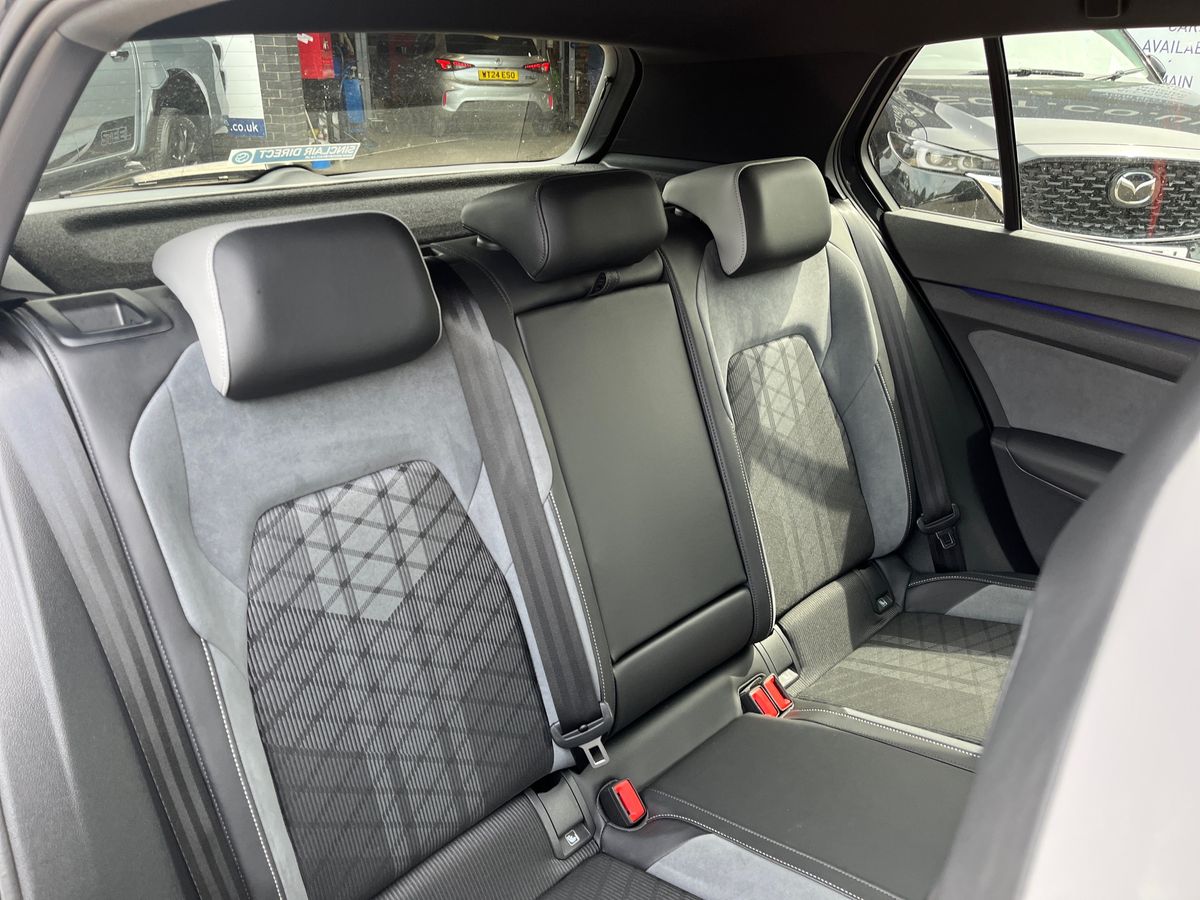 Volkswagen Golf Photo 30