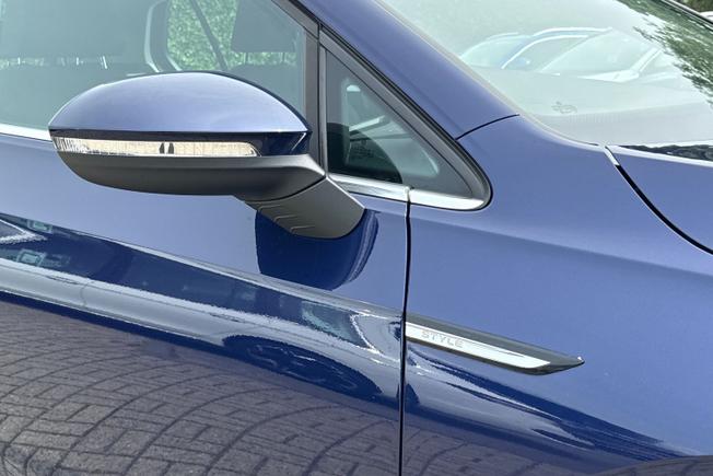 VOLKSWAGEN Golf Photo 20