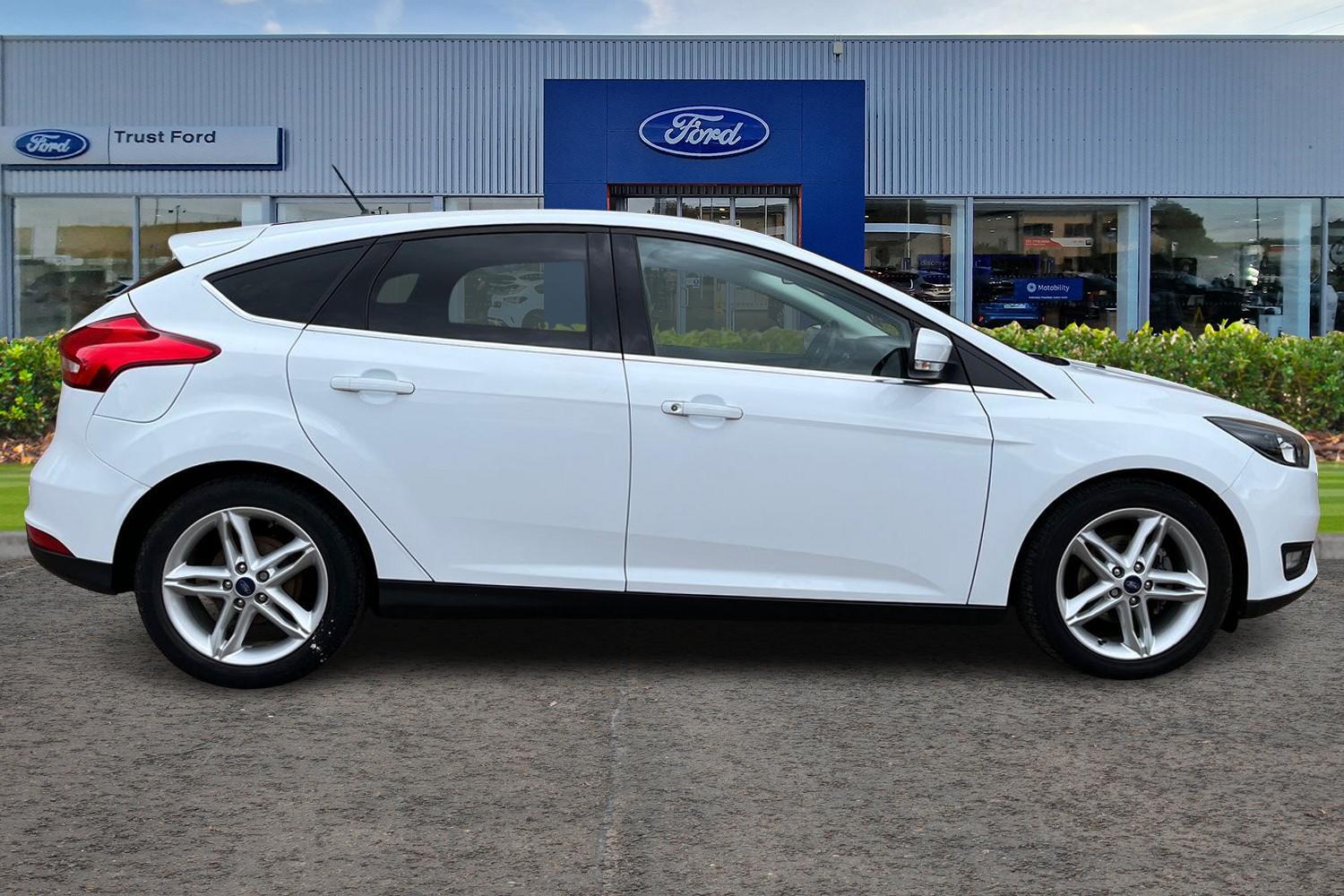 Ford FOCUS Photo 2