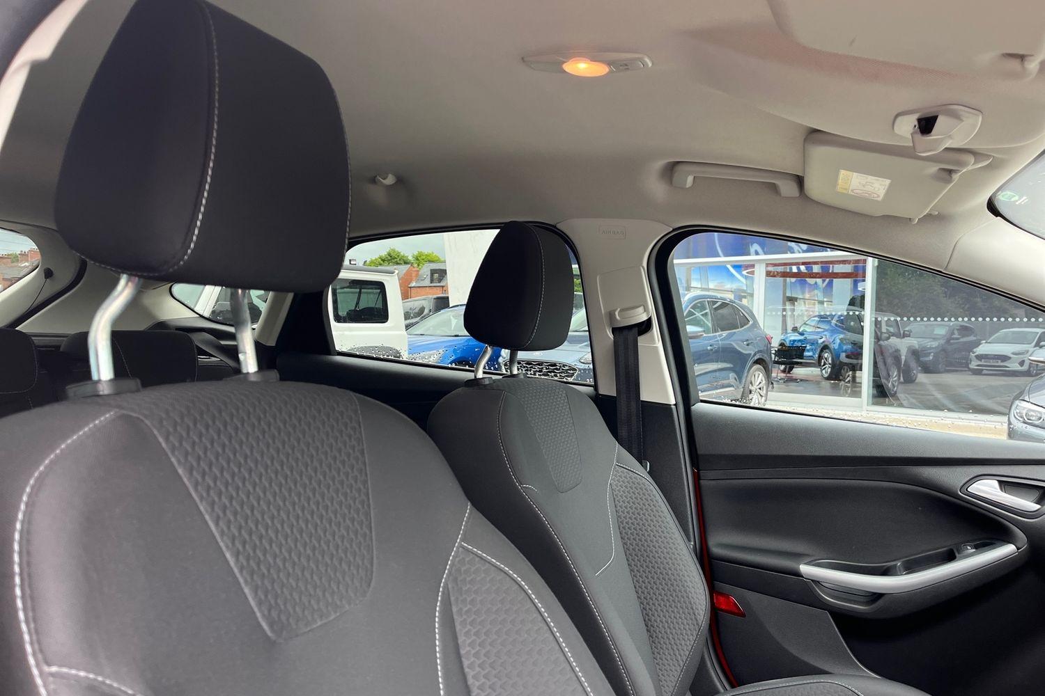 Ford FOCUS Photo 16