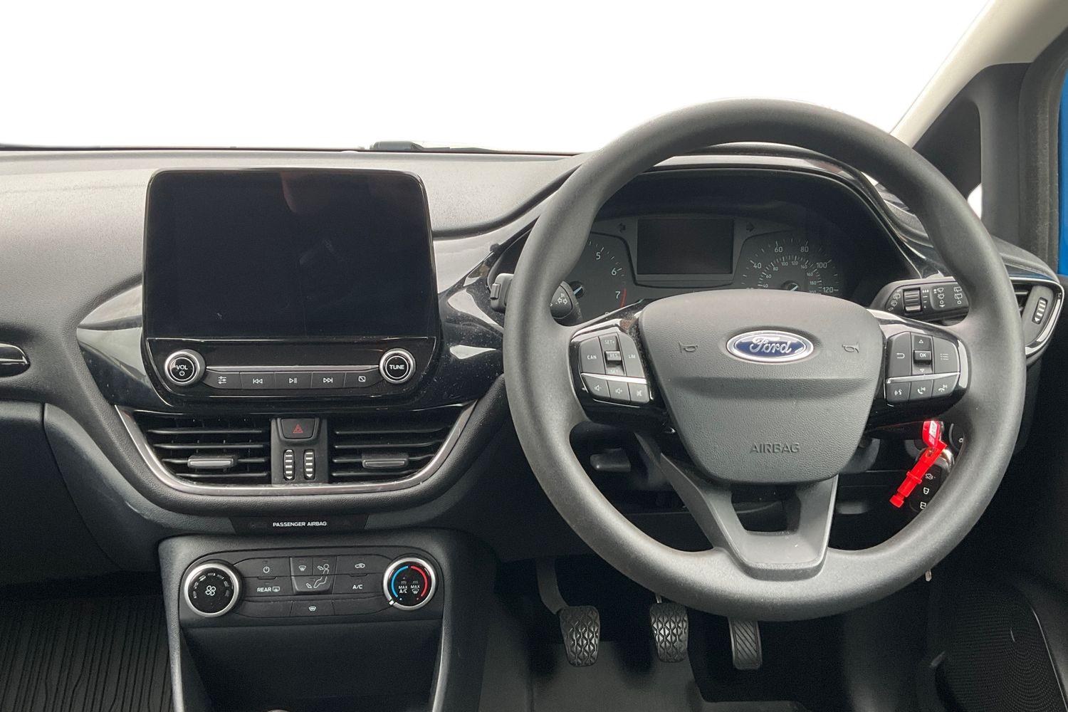 Ford FIESTA Photo 10