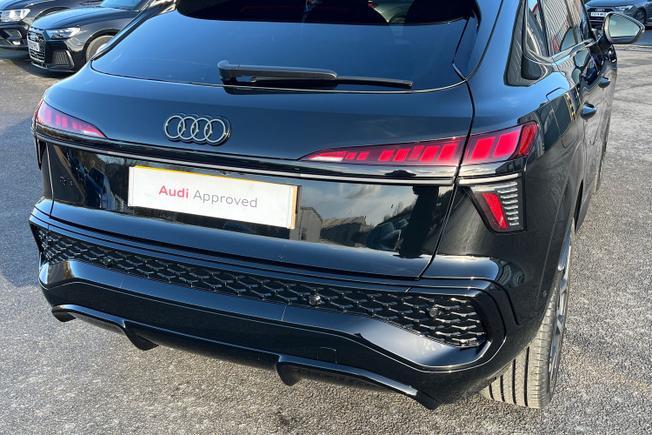 AUDI Q3 Photo 18