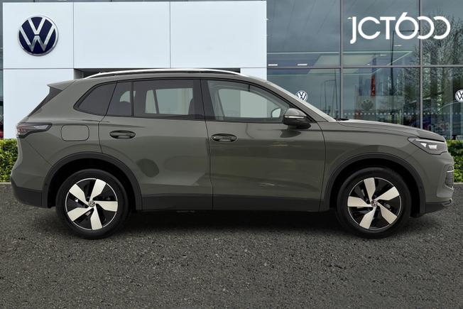 VOLKSWAGEN Tiguan Photo 4