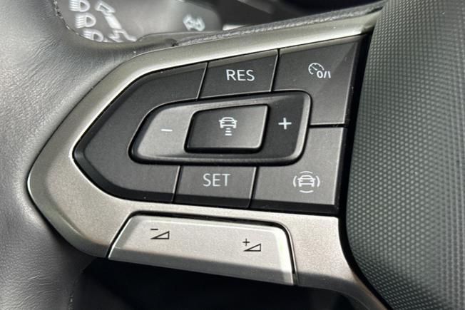 VOLKSWAGEN T-Roc Photo 16