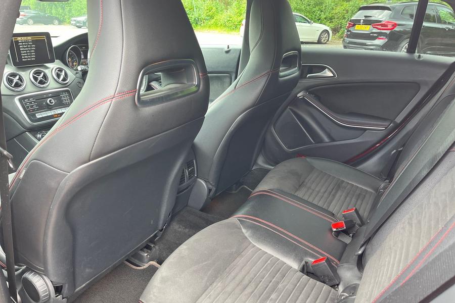 Mercedes-Benz CLA Photo autoimg-b556dbdad6f44d97bceac4029922b02bc826ebfd.jpg