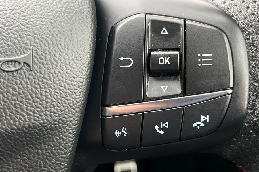 Ford Kuga Photo autoimg-b564af0a72f564c72ddf5cb50d0e558bbf3e8e97.jpg