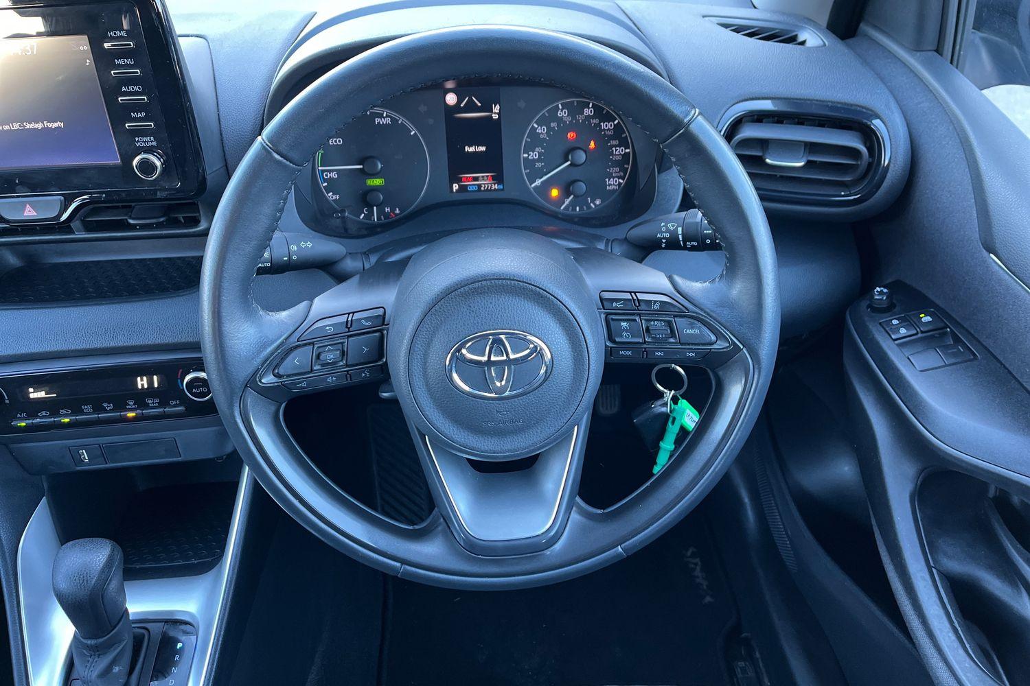 Toyota YARIS Photo 11